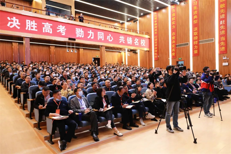 過(guò)去一周，5000余名校長(zhǎng)教師匯聚精英中學(xué)，共研學(xué)校發(fā)展大計(jì)