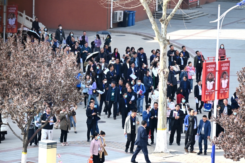 廣東、重慶、陜西等16省市近400名教育同仁來(lái)石家莊精英中學(xué)參觀交流